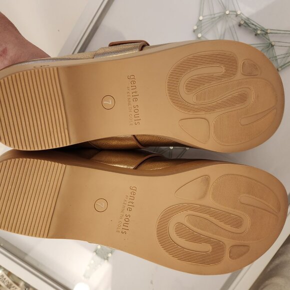 Gentle Souls by Kenneth Cole Henley Clogs. Gold Metallic. NWOT. Size 7 - Picture 8 of 10